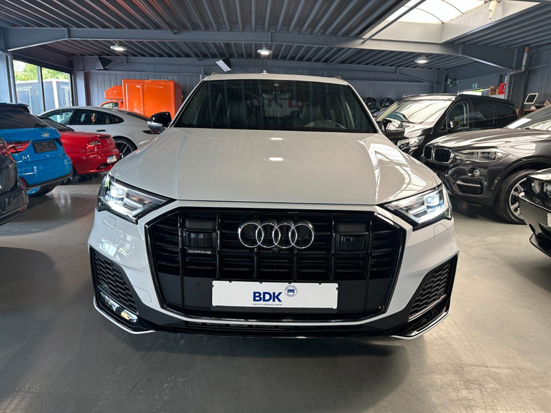 Audi Q7 55 TFSI quattro S line 7 Sitzer — photo 9