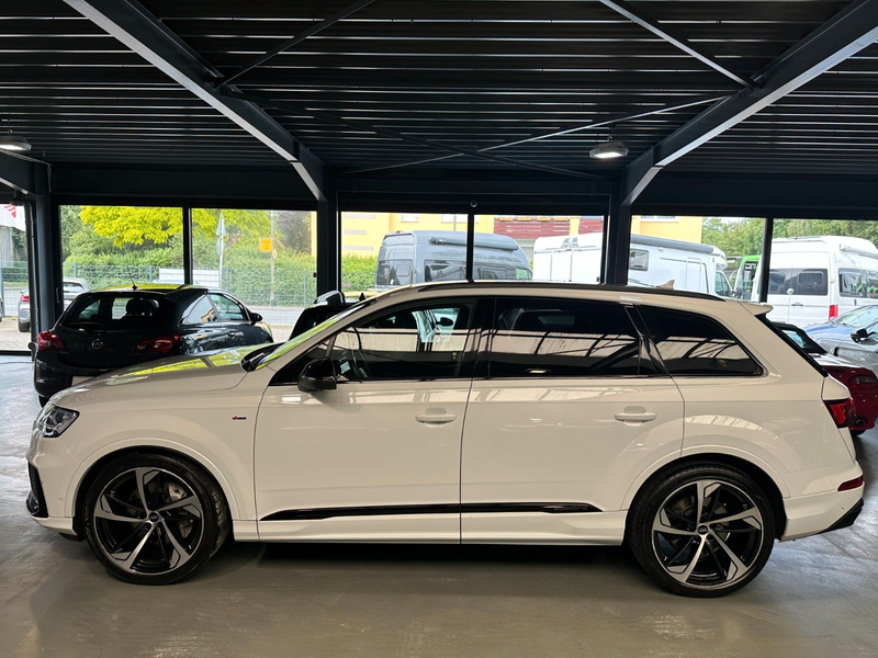 Audi Q7 55 TFSI quattro S line 7 Sitzer — photo 3