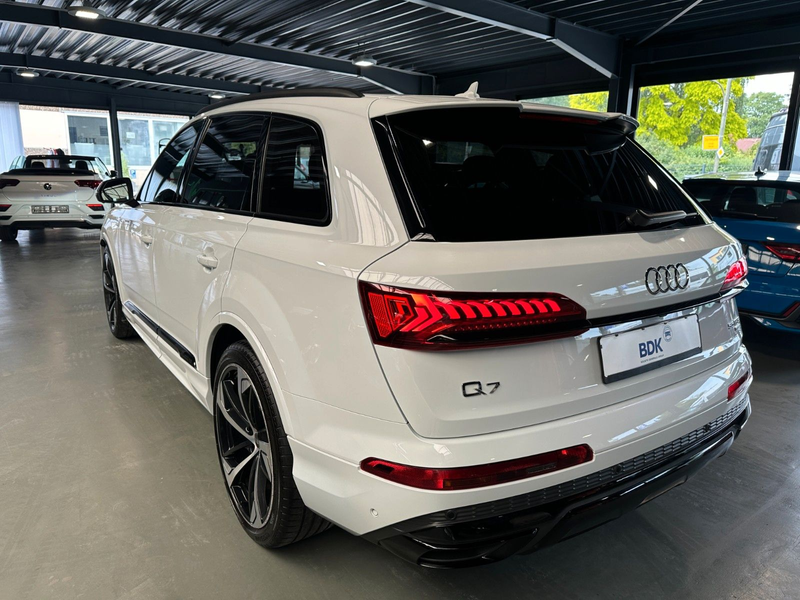Audi Q7 55 TFSI quattro S line 7 Sitzer — photo 4
