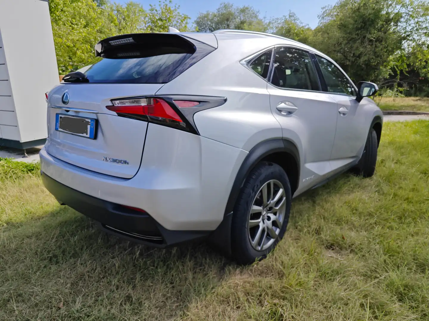 Lexus NX 300 NX I 2014 300h 2.5 Executive 4wd cvt Stříbrná - 2