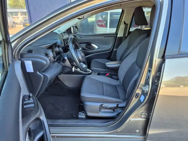 Toyota Yaris view 10