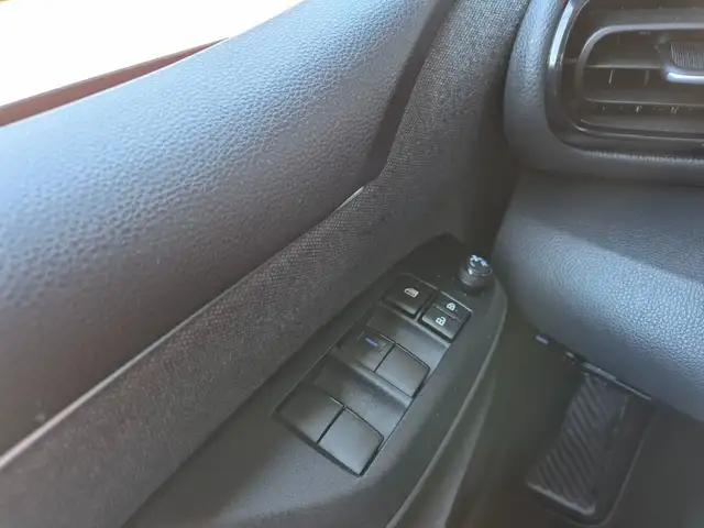 Toyota Yaris view 16
