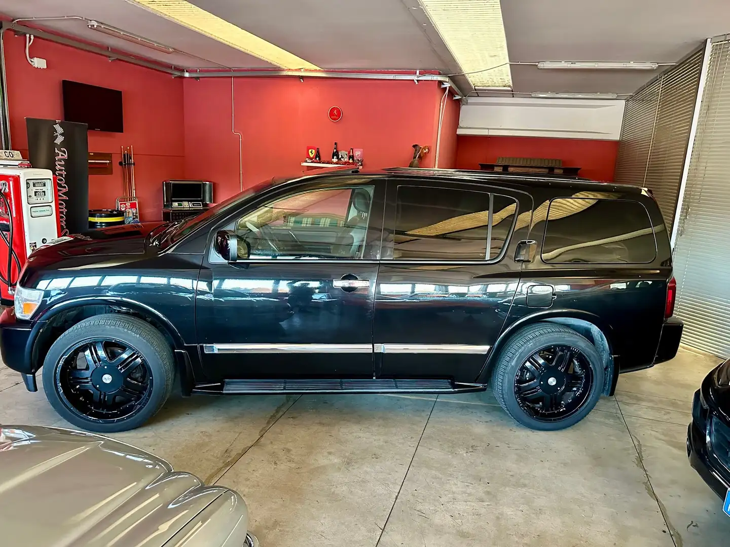 Infiniti QX56 Negru - 2