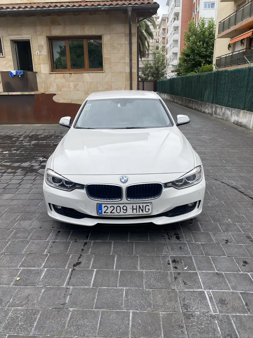 BMW 320 320d Essential Edition - 1