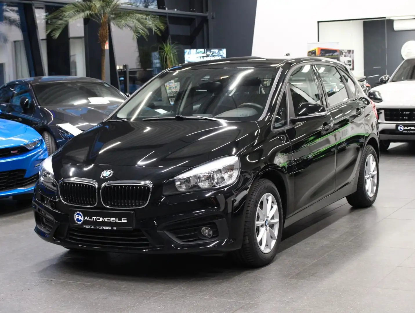 BMW 216 i Active Tourer Advantage 1. Hand*TOP Schwarz - 1