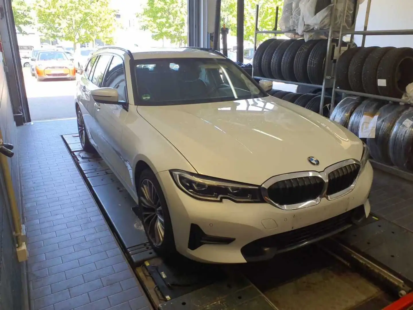 BMW 320 d xDrive Sport Line Weiß - 1