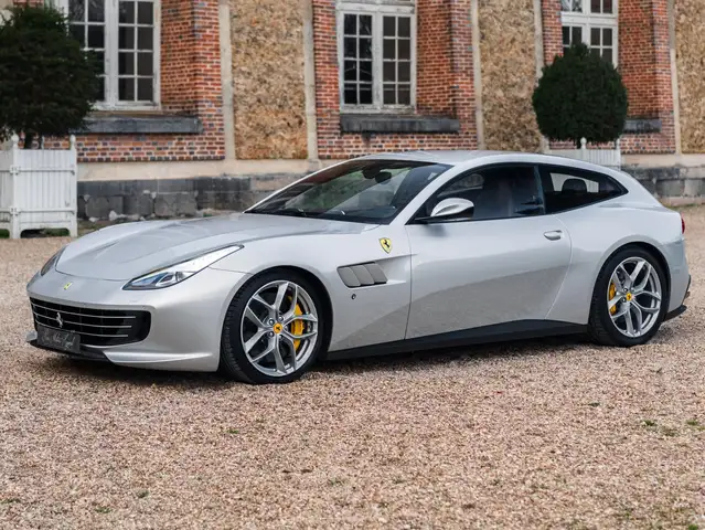 Ferrari GTC4 Lusso T