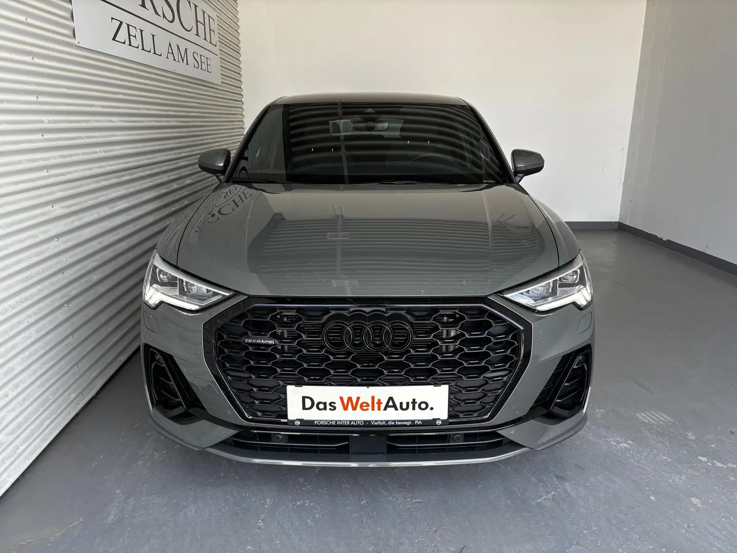Audi Q3 40 TDI quattro admired Grau - 2