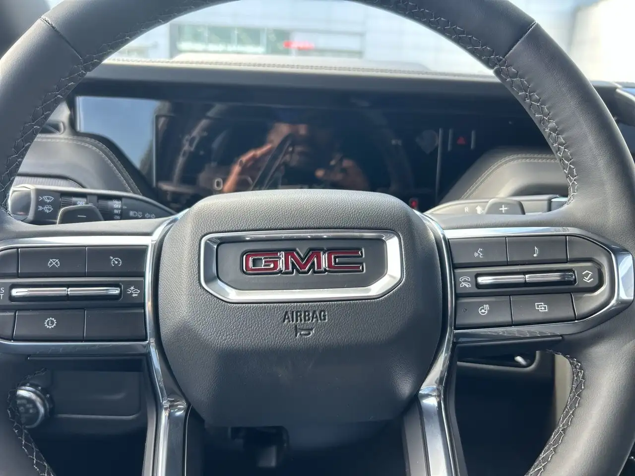 GMC Yukon снимка GMC Yukon