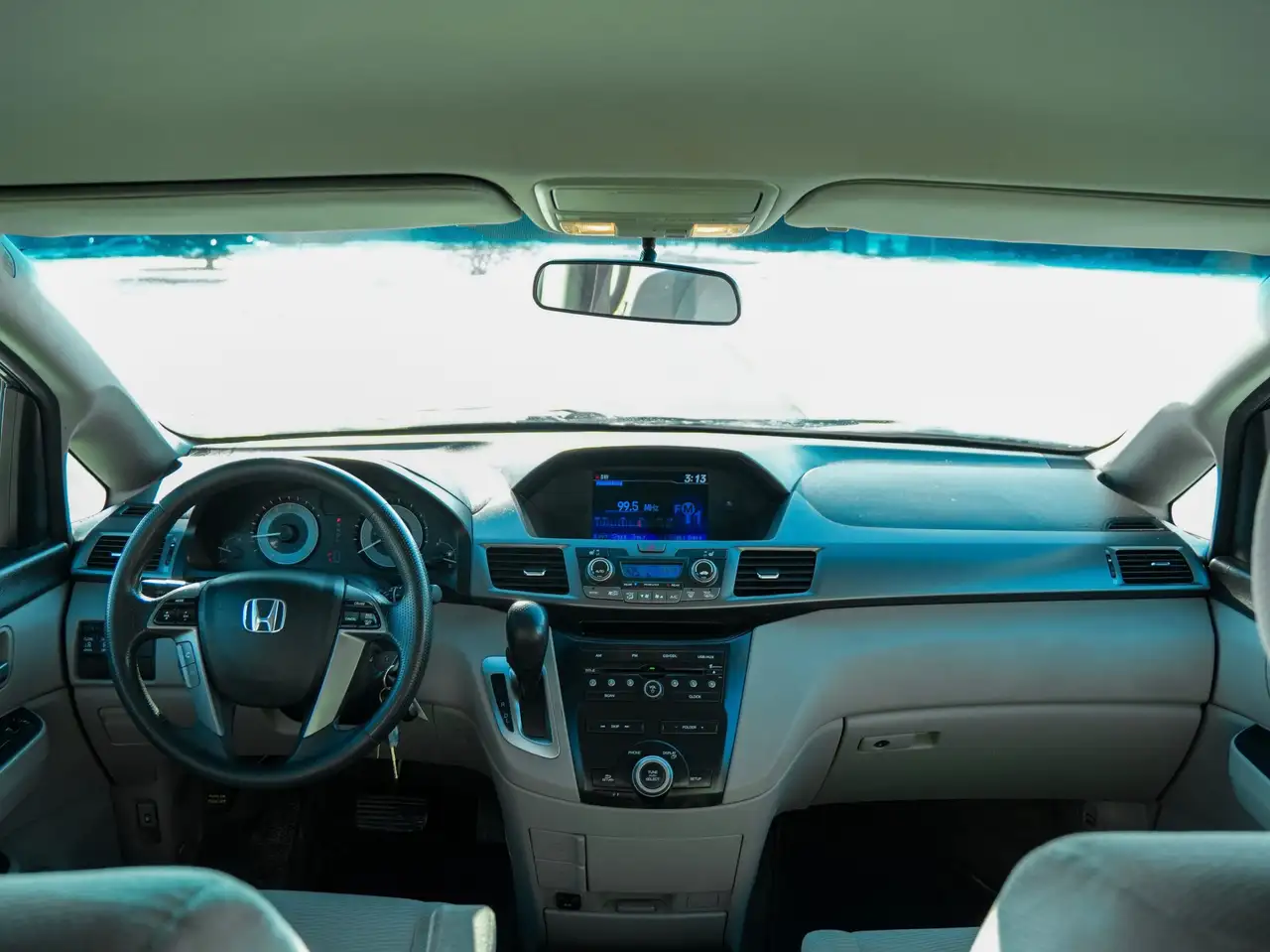 Honda Odyssey снимка Honda Odyssey