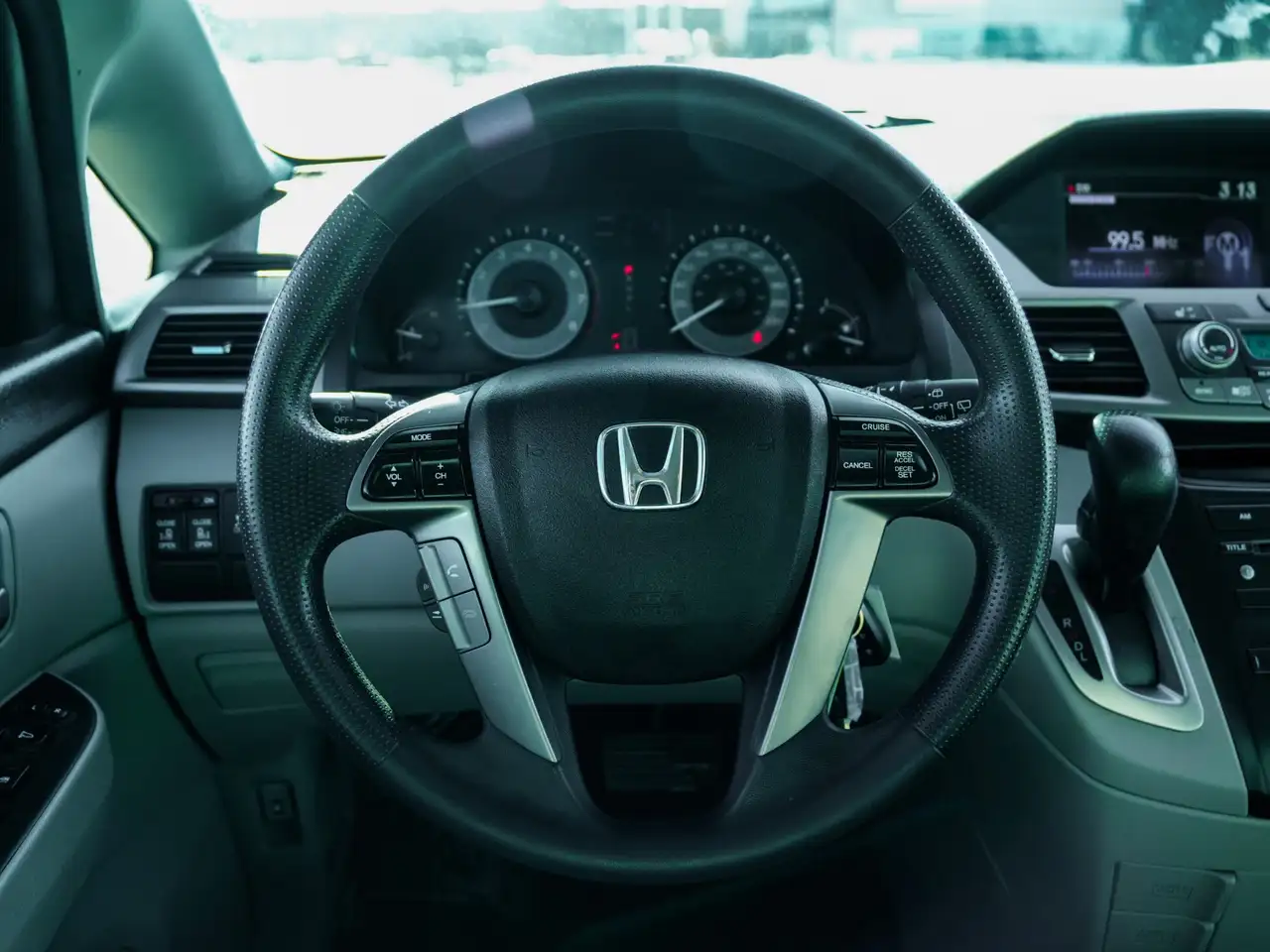 Honda Odyssey снимка Honda Odyssey