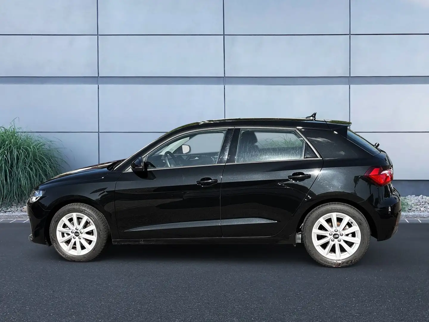 Audi A1 Advanced 1.0 TSI 6-Gang Schwarz - 2