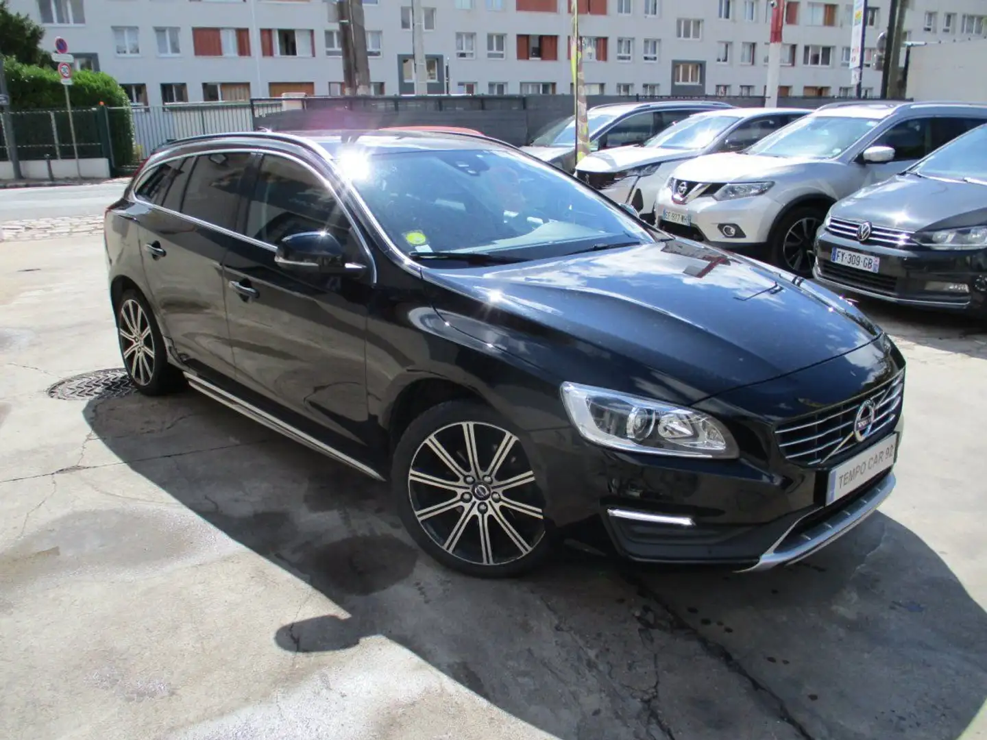 Volvo V60 D3 150 ch StopetStart Geartronic 6 Oversta Edit Schwarz - 2