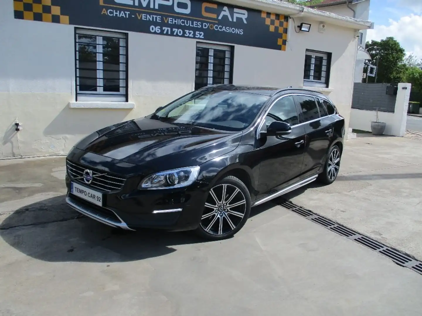 Volvo V60 D3 150 ch StopetStart Geartronic 6 Oversta Edit Schwarz - 1