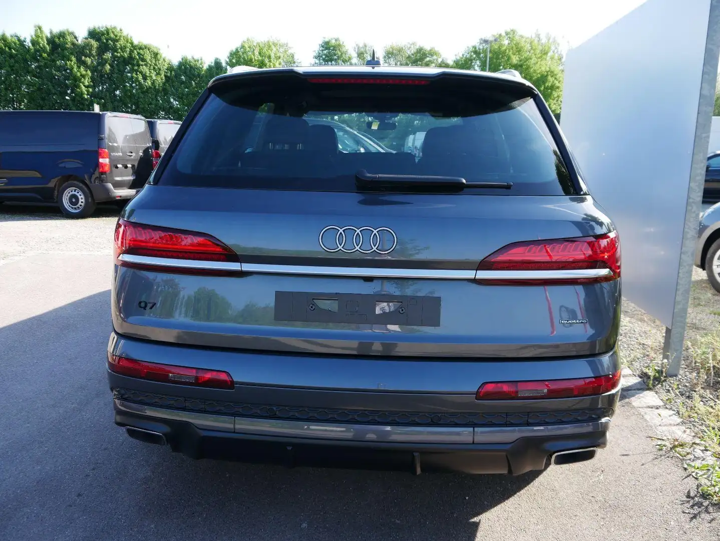 Audi Q7 S line 45 TDI*4X4*AHK*LED*7-SITZE*20 ZOLL*PANO*KAM Grau - 2