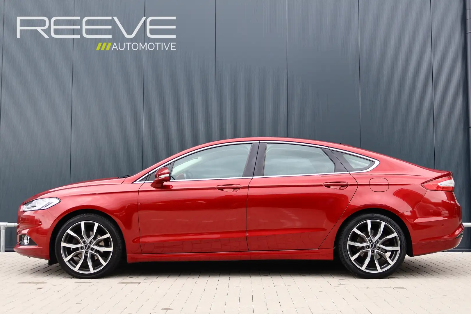 Ford Mondeo 1.5 Titanium | Nieuwe Riem | Leer | Panoramadak | Rood - 2