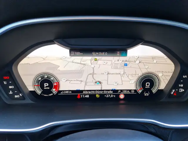 Audi Q3 view 14