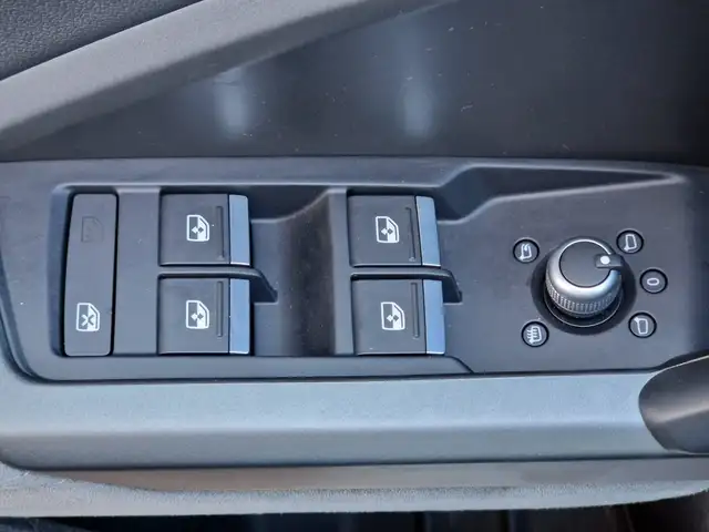 Audi Q3 view 11