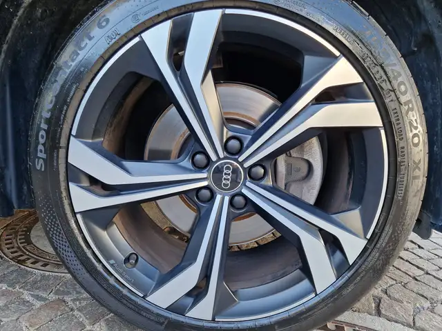 Audi Q3 view 7