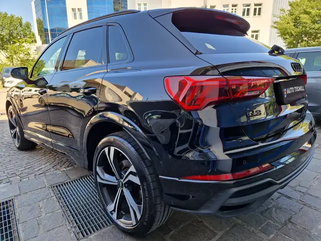 Audi Q3 view 4