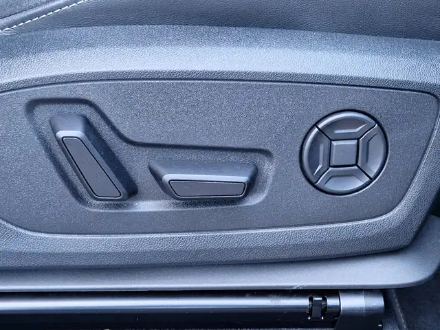 Audi Q3 view 10