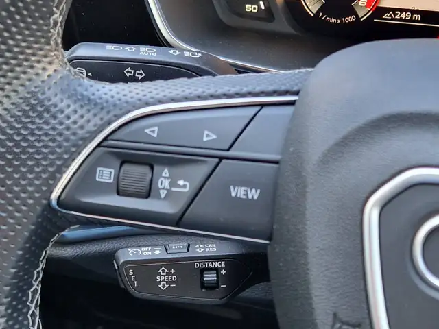 Audi Q3 view 13