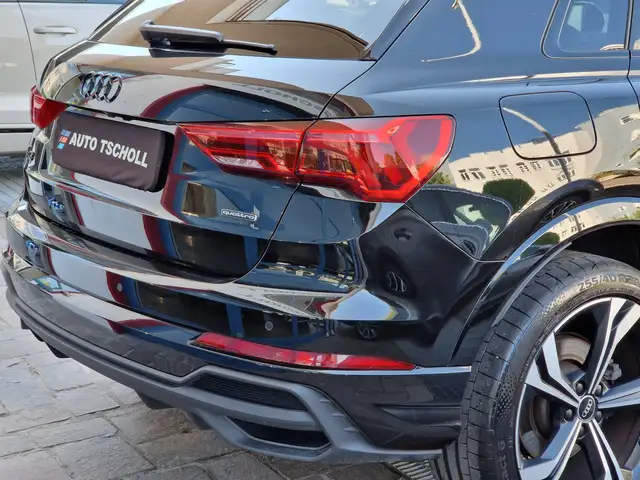 Audi Q3 view 5