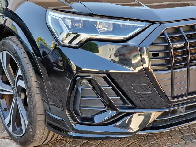 Audi Q3 view 6