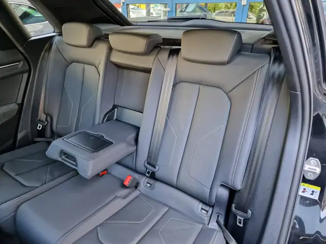 Audi Q3 view 18
