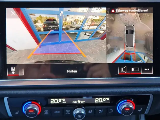 Audi Q3 view 16