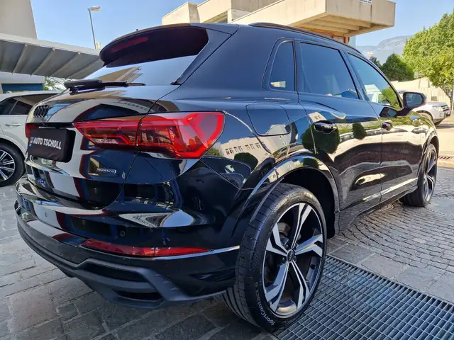 Audi Q3 view 3