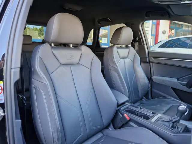 Audi Q3 view 9