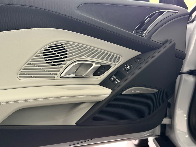 Audi R8 Coupe 5.2 FSI RWD performance/1.Hand/Deutsch — photo 13