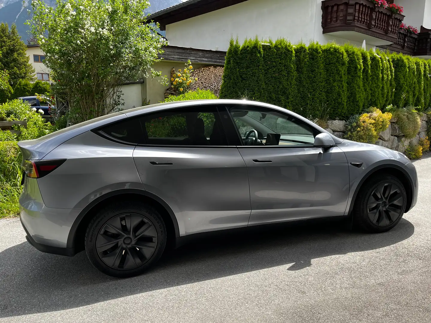 Tesla Model Y Model Y Long Range AWD 79kWh Zilver - 1