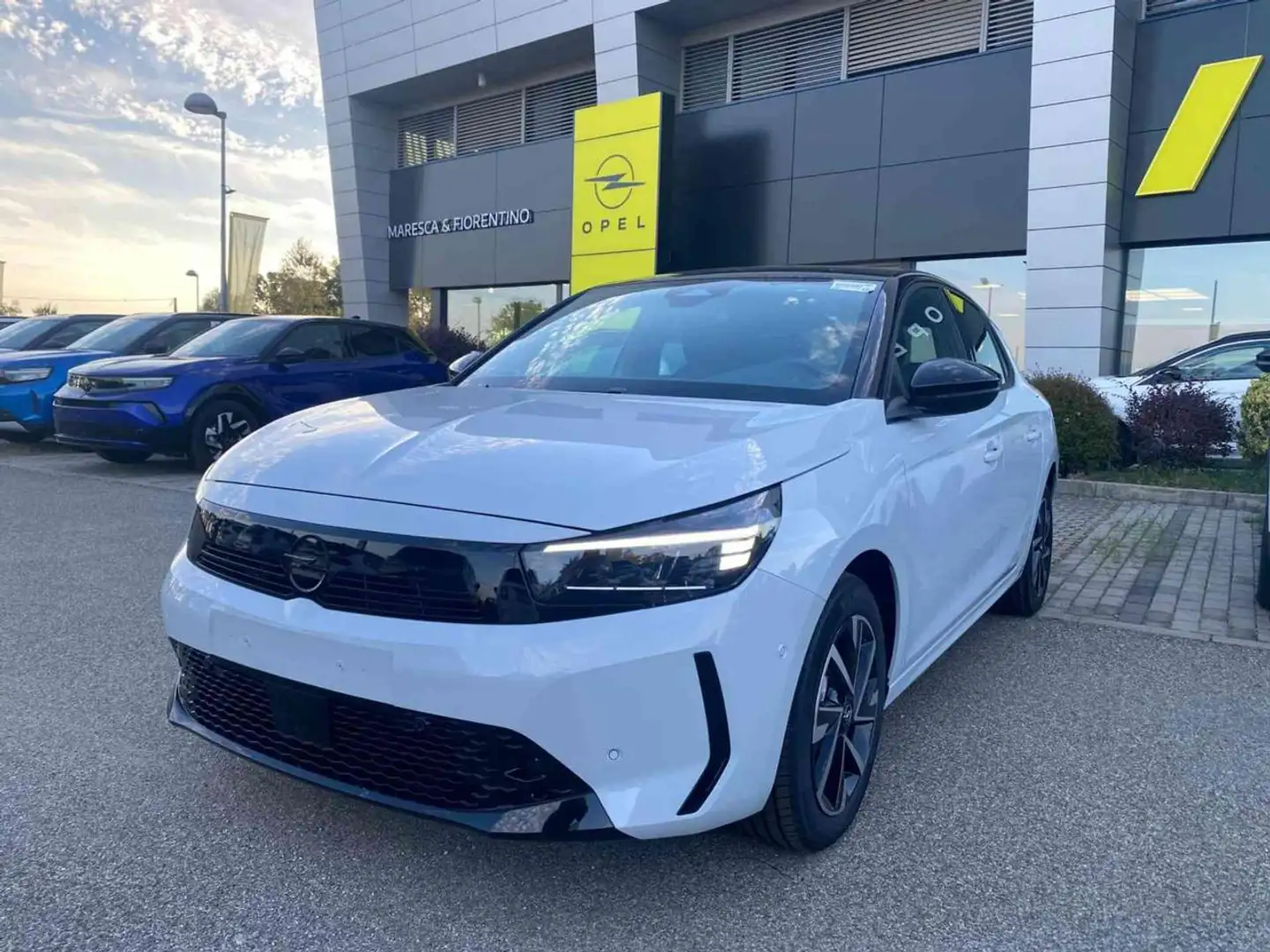 Opel Corsa Hybrid 110 CV aut. GS Bianco - 1