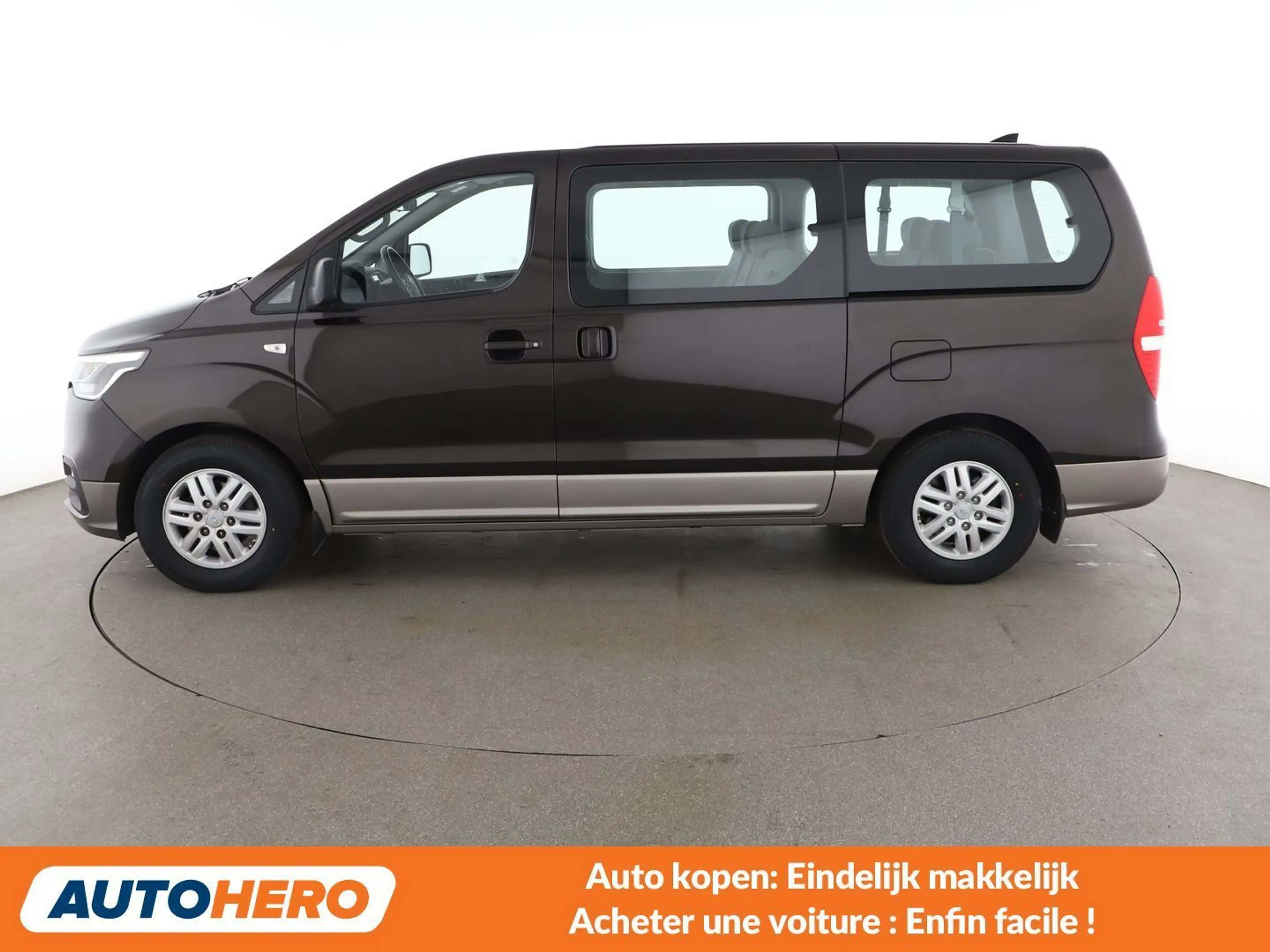Hyundai H-1 2.5 CRDi Travel Family — photo 3