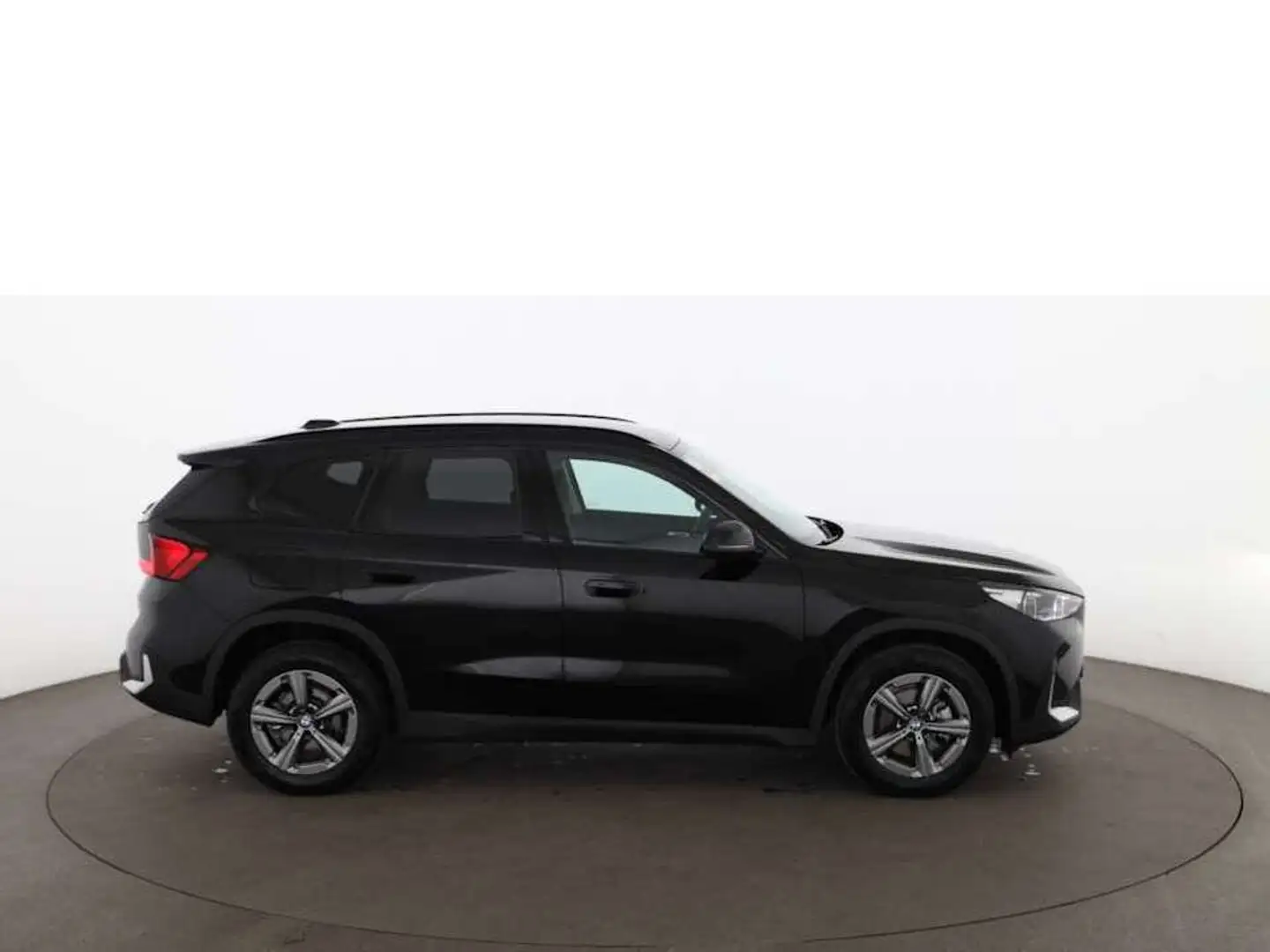 BMW X1 d xDrive 20 Aut LED AHK NAVI SITZHZG R-CAM TEMP Schwarz - 2