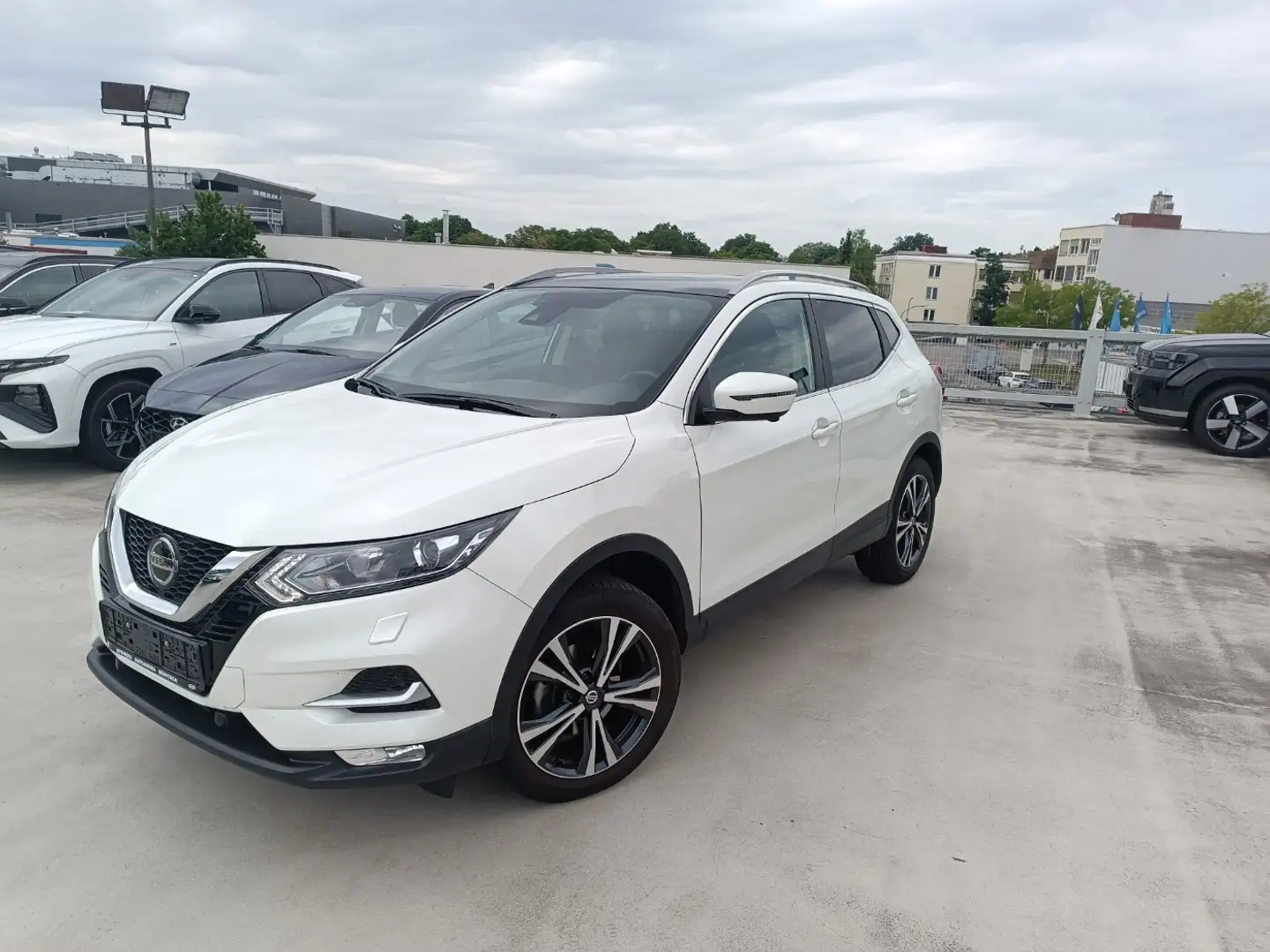 Nissan Qashqai 1.3 DIG-T N-Connecta Navi 8 fach bereift Blanc - 1