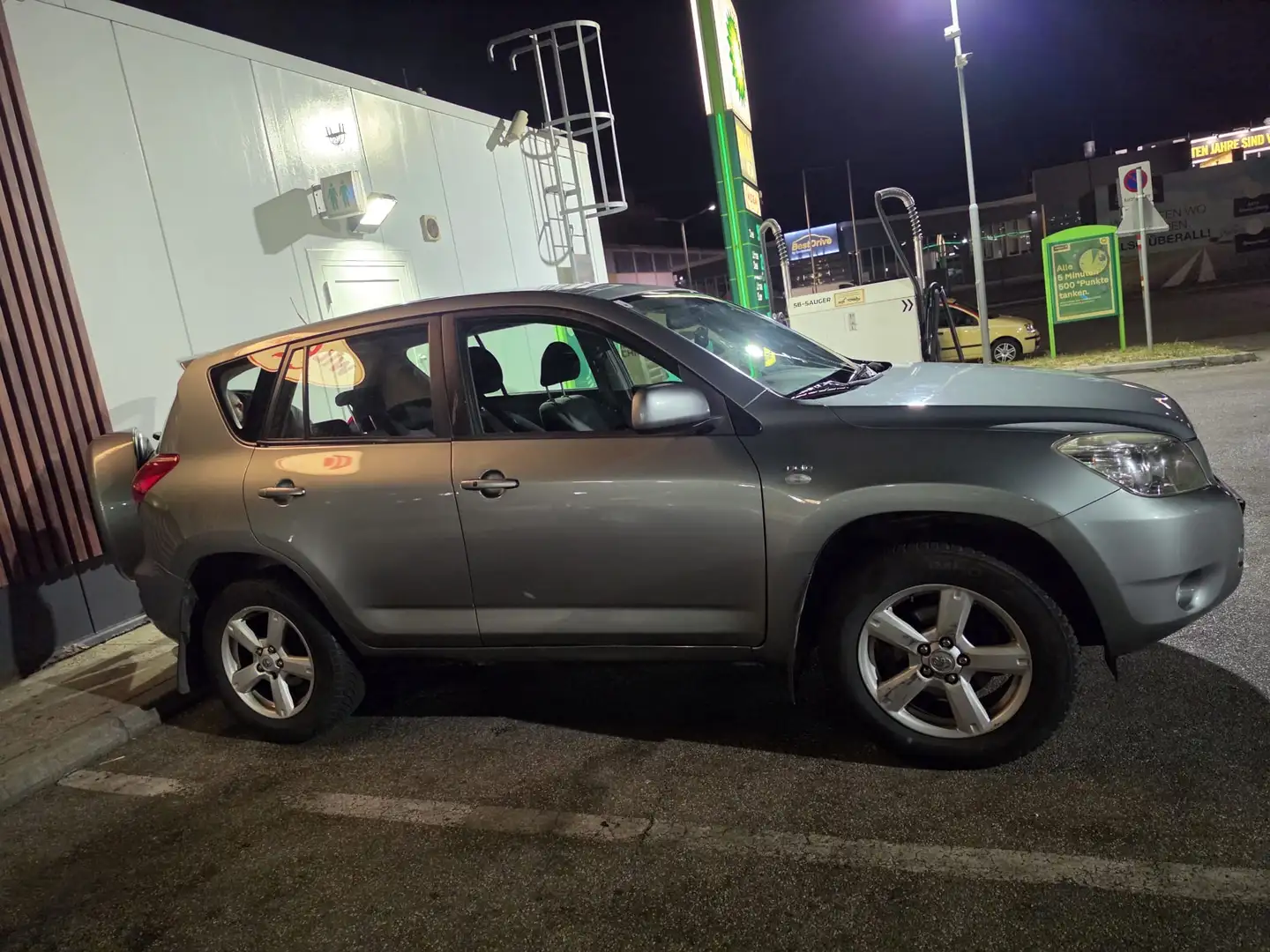 Toyota RAV 4 2.2 D-4D Neues Pickerl - 1