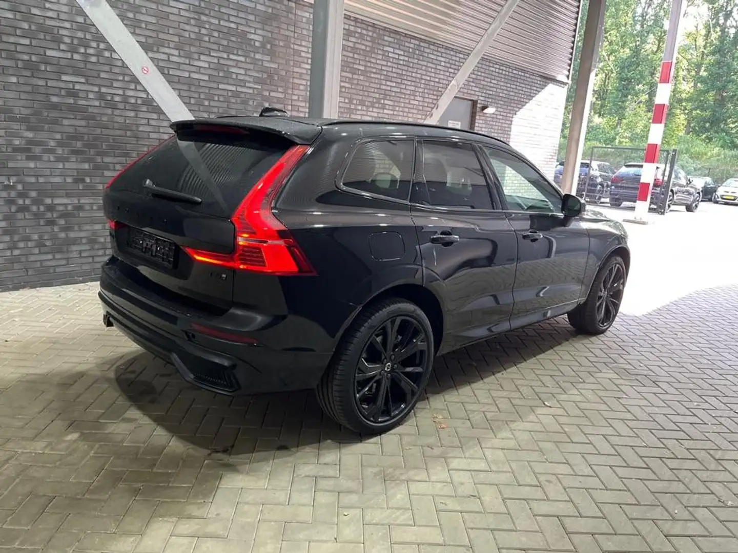 Volvo XC60 T6 Plug-in hybrid Plus Black Edition | Head-Up | 3 Zwart - 2
