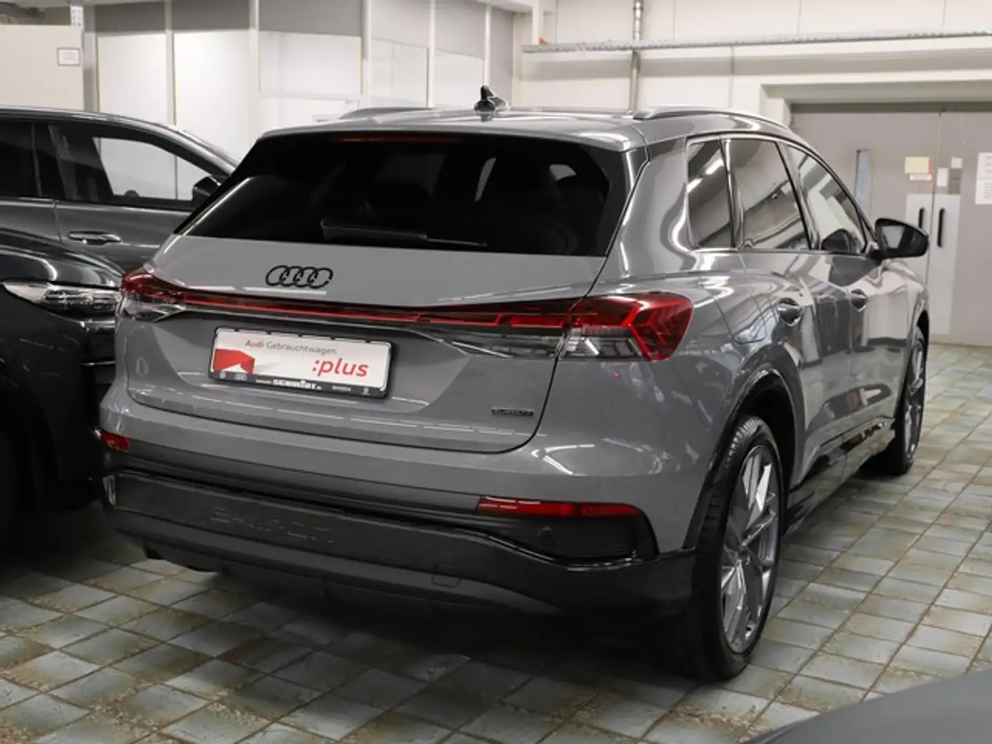Audi Q4 e-tron 45 quattro S line LM21 ACC Kamera Sports. Grijs - 2