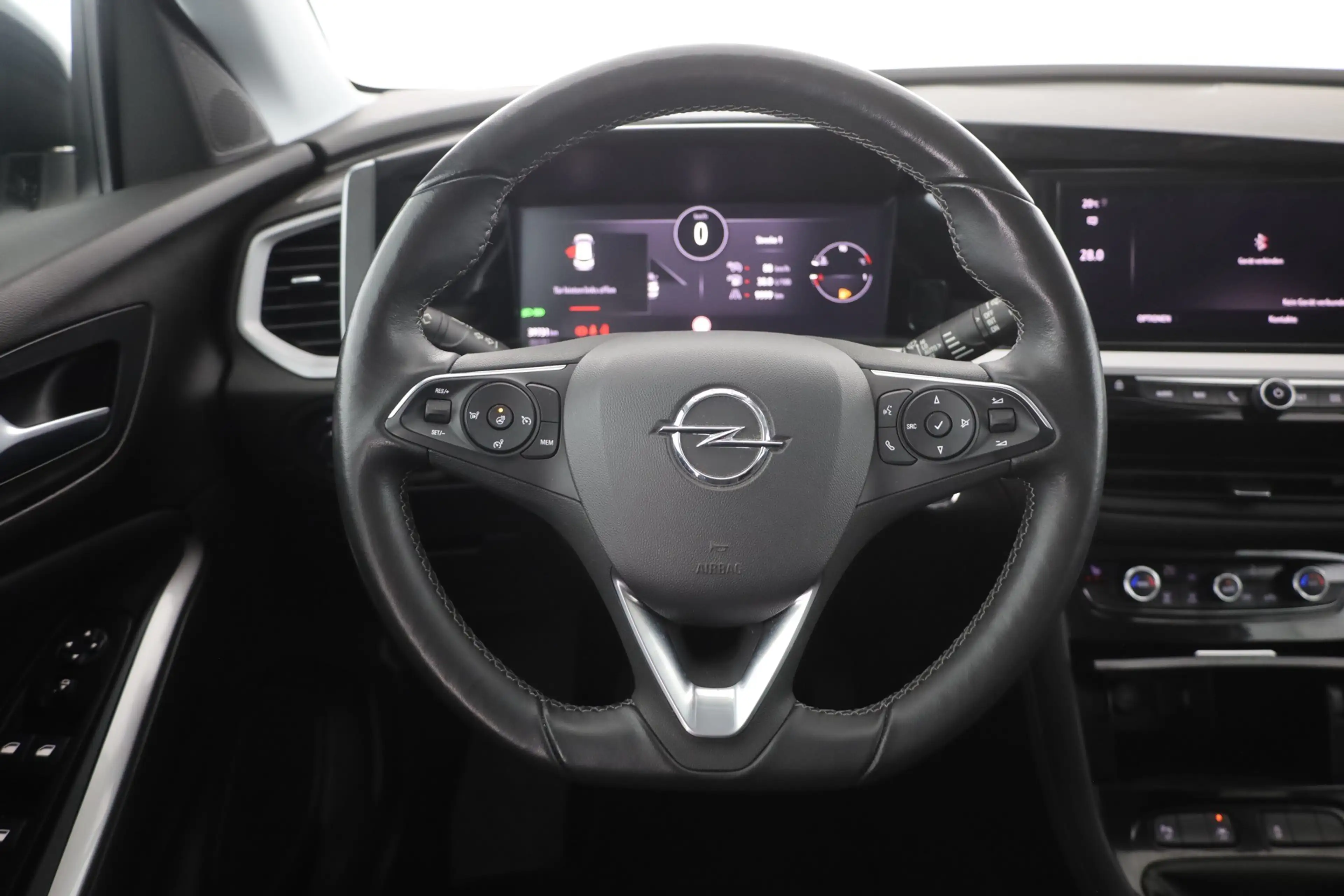 Opel Grandland 1.2 GS Line LED Navi Sitzheizung 360° — photo 10