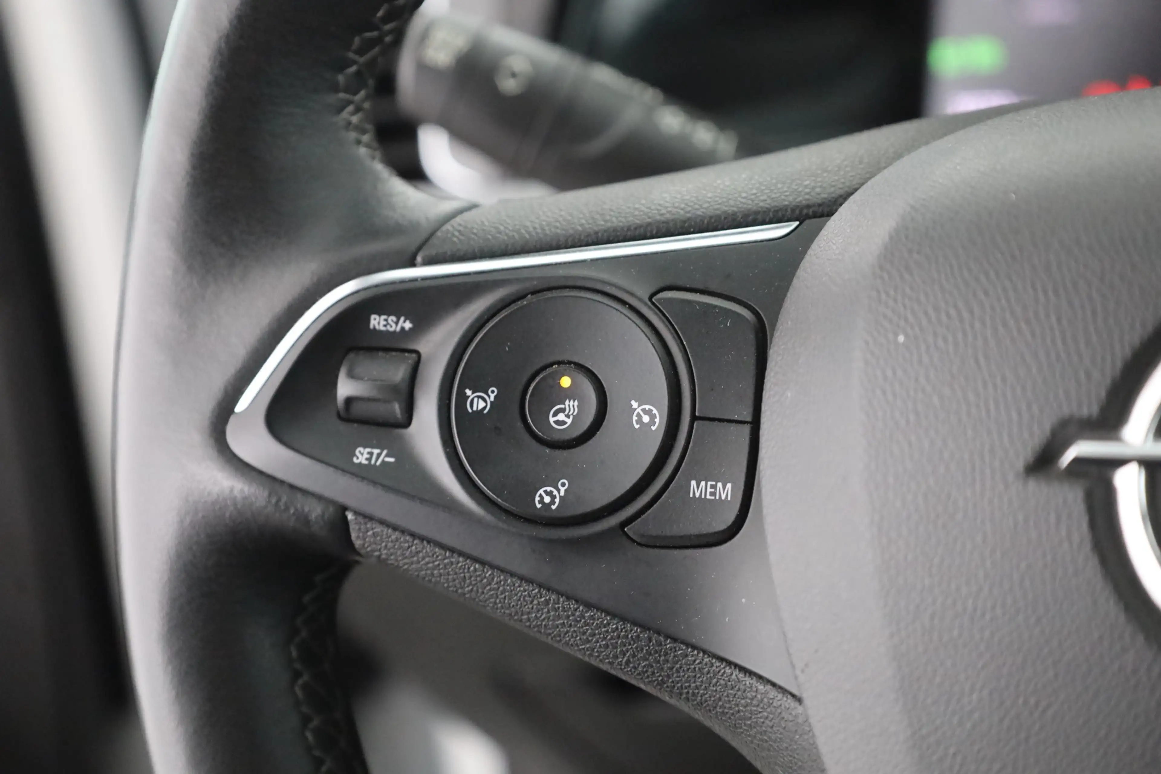Opel Grandland 1.2 GS Line LED Navi Sitzheizung 360° — photo 11