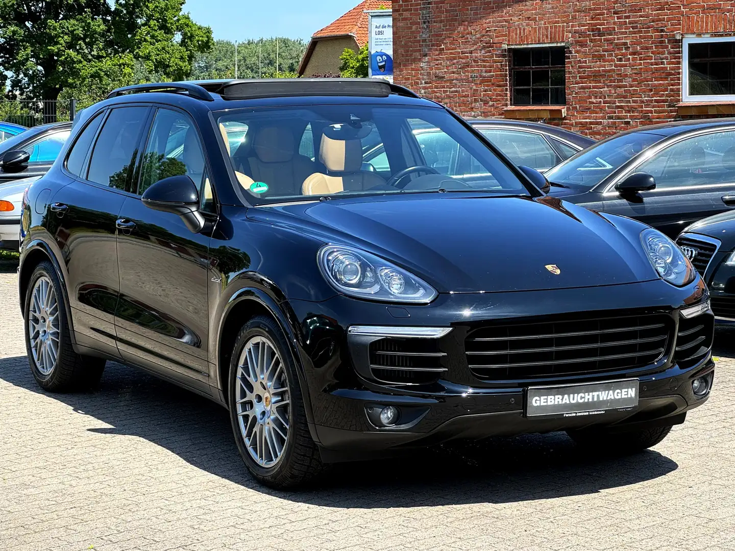 Porsche Cayenne S 4.2 V8 Diesel Platinum Edition  SoftCl Panorama Schwarz - 2