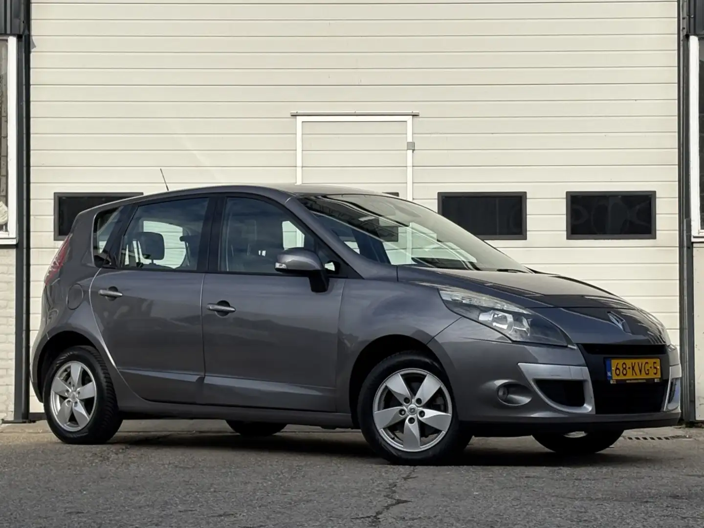 Renault Scenic 1.6 Dynamique Navi | Climate | Cruise | Keyless Grijs - 1