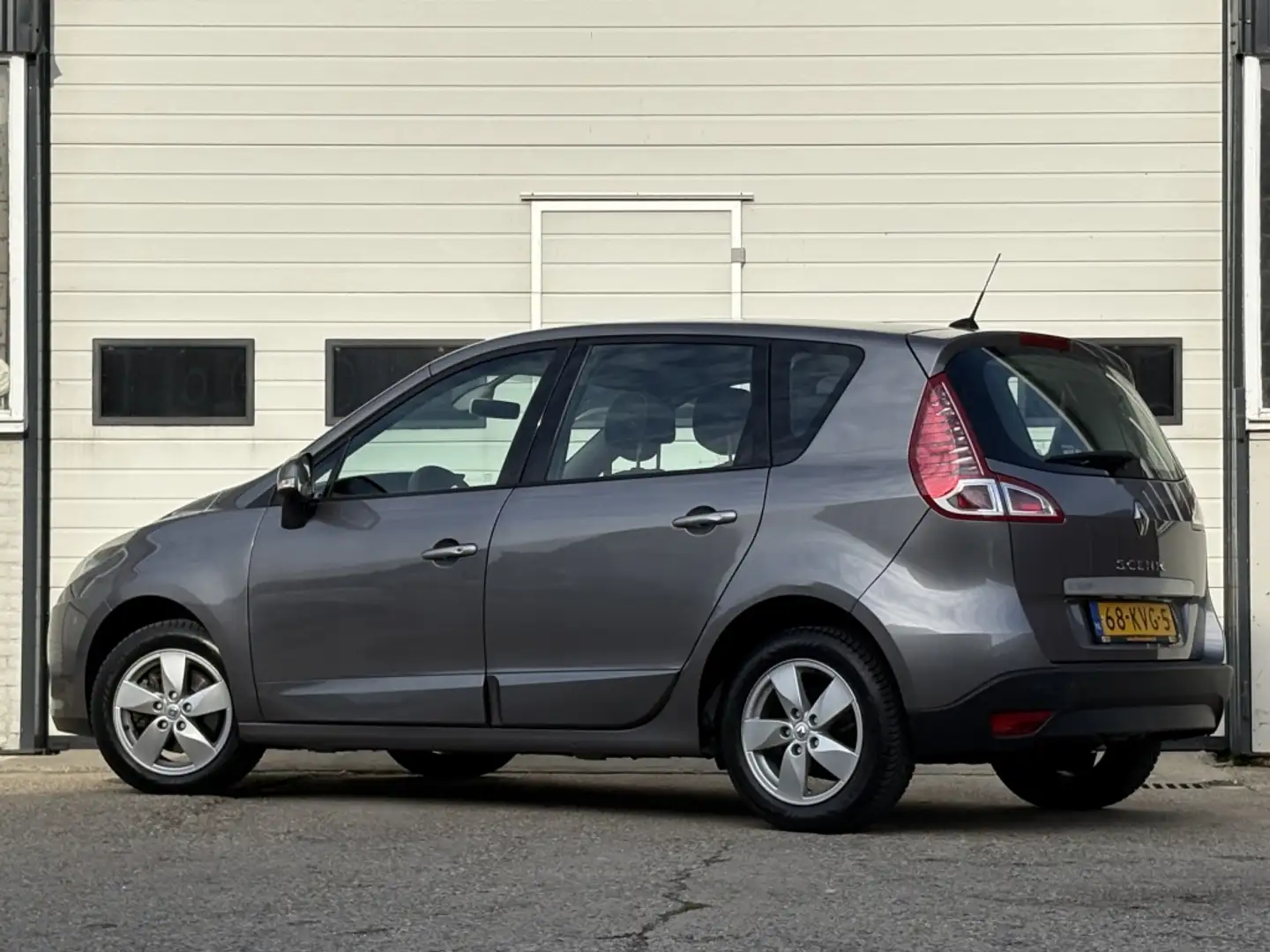 Renault Scenic 1.6 Dynamique Navi | Climate | Cruise | Keyless Grijs - 2