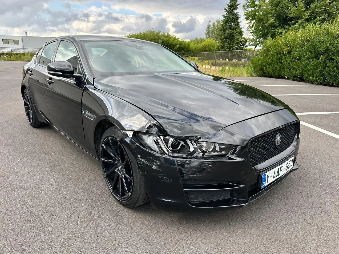 Jaguar XE 2.0 D Prestige - 1