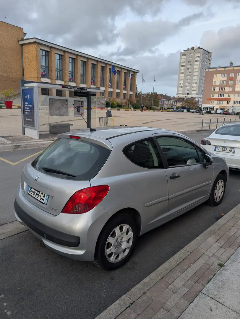 Peugeot 207 1.4 HDi 70ch Urban - 1