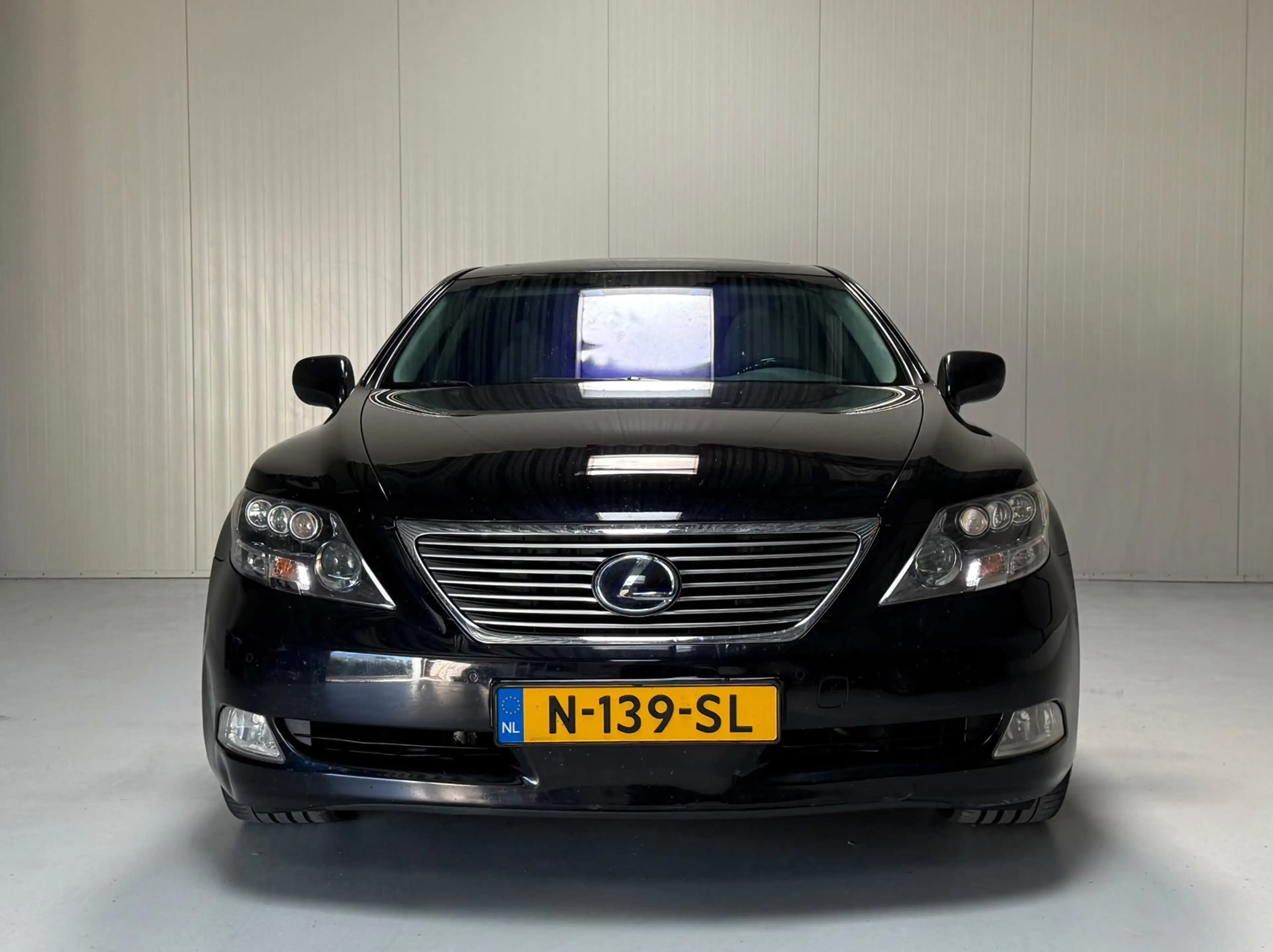 Lexus LS 600 600h Executive — photo 4