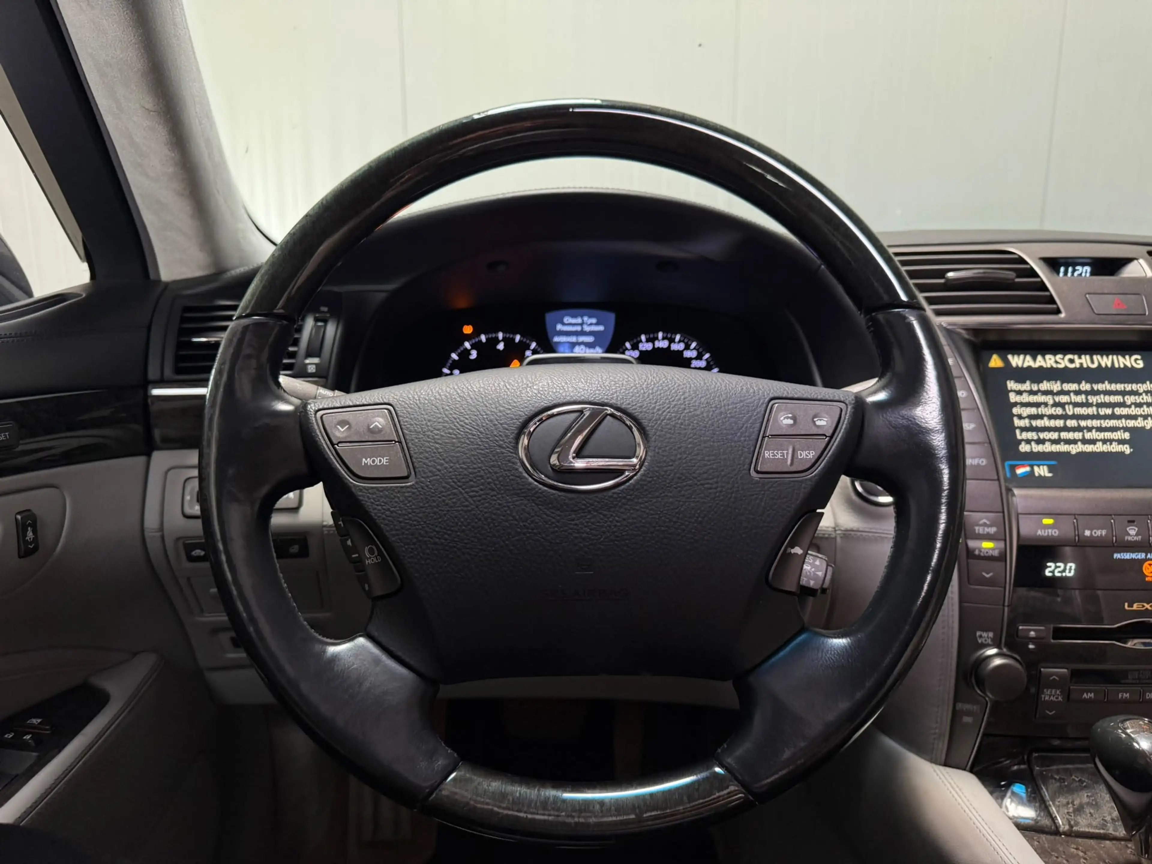 Lexus LS 600 600h Executive — photo 13